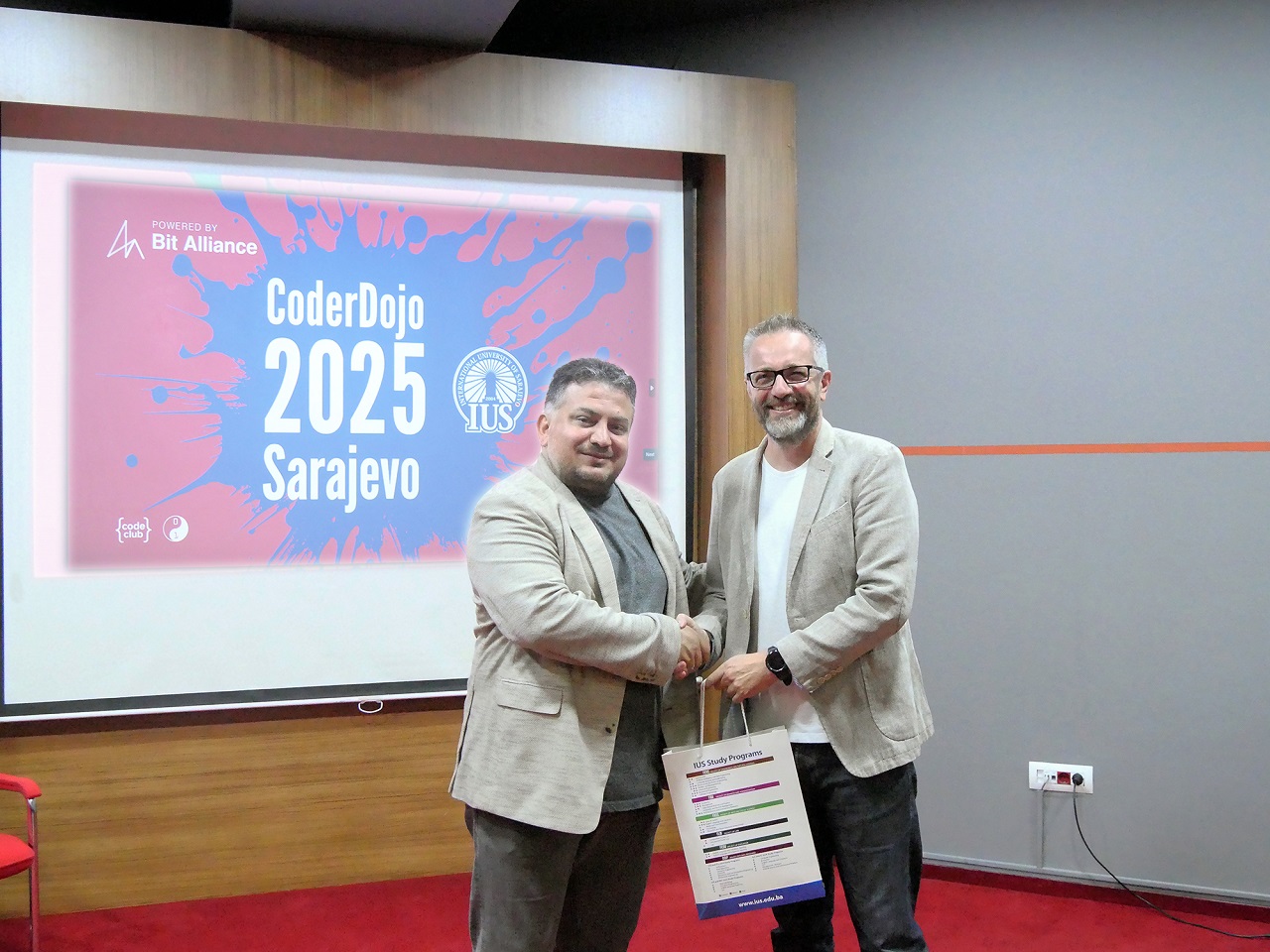 Geleceğin Kodlayıcılarına İlham Veren CoderDojo Yaz Okulu, IUS’ta Başlıyor