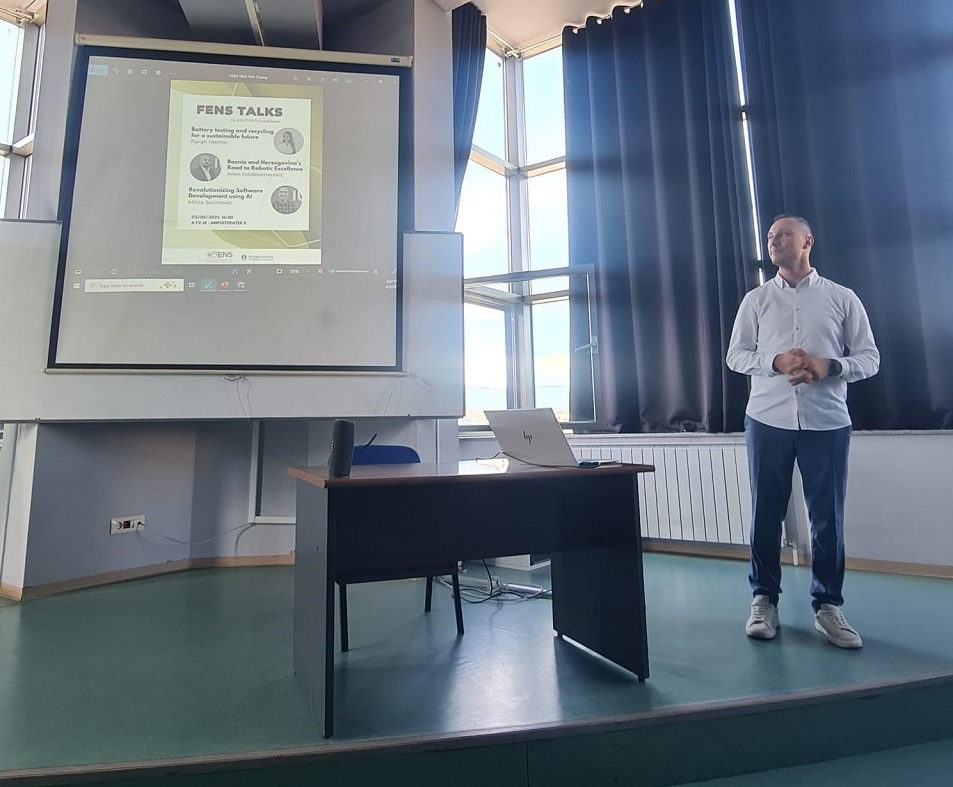 IUS Profesörü Sürdürülebilir Kalkınma ve İnsan Güvenliği Arasındaki Bağlantıyı Araştırıyor