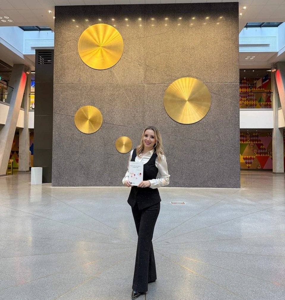 IUS Mezunu Dr. Aida Selimović-Pašić, Lösemi Tedavisinde DNA Metilasyonunu Hedefleyen Çalışmasıyla İsveç’te Doktorasını Tamamladı