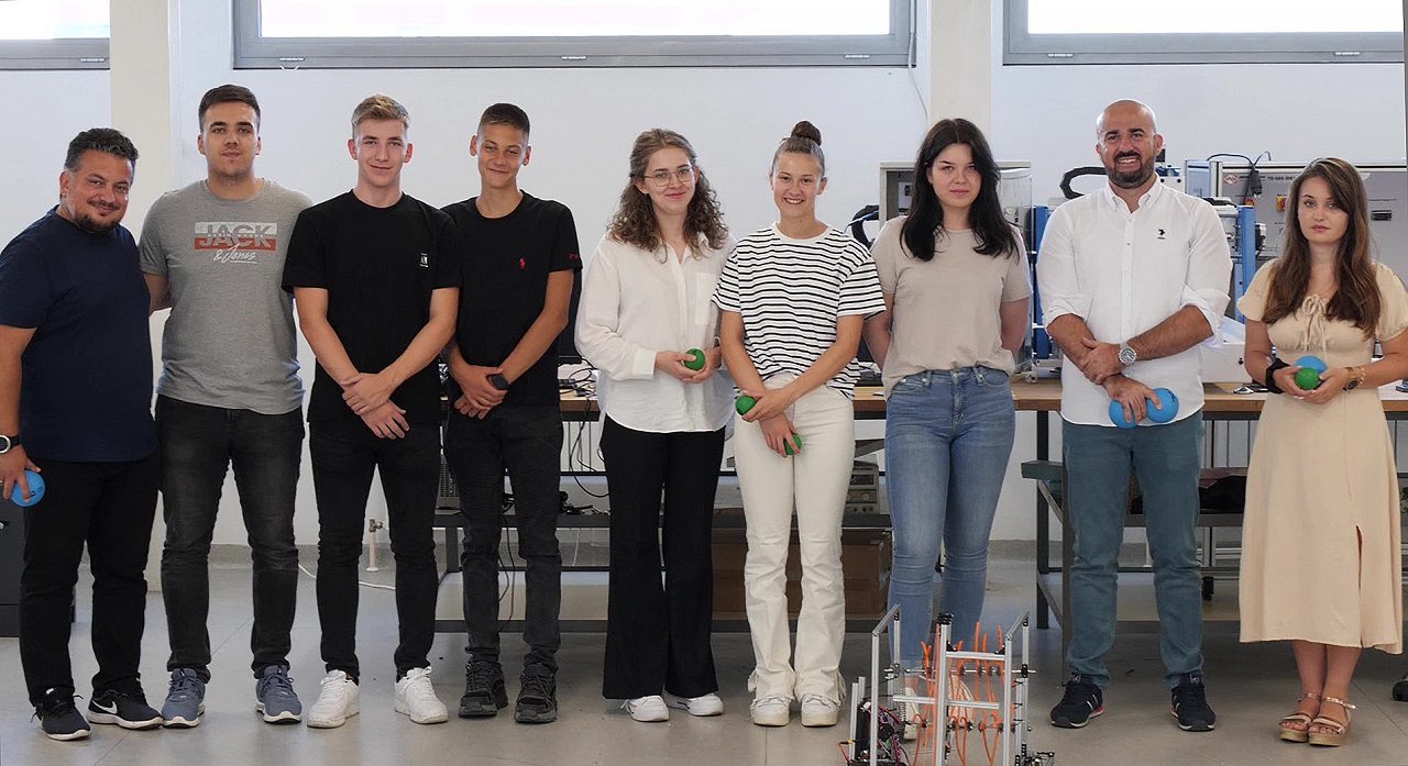 İlham Veren Sinerji: IUS tarafından Desteklenen CERIT Ekibi Singapur'daki FGC2023'e Gidiyor