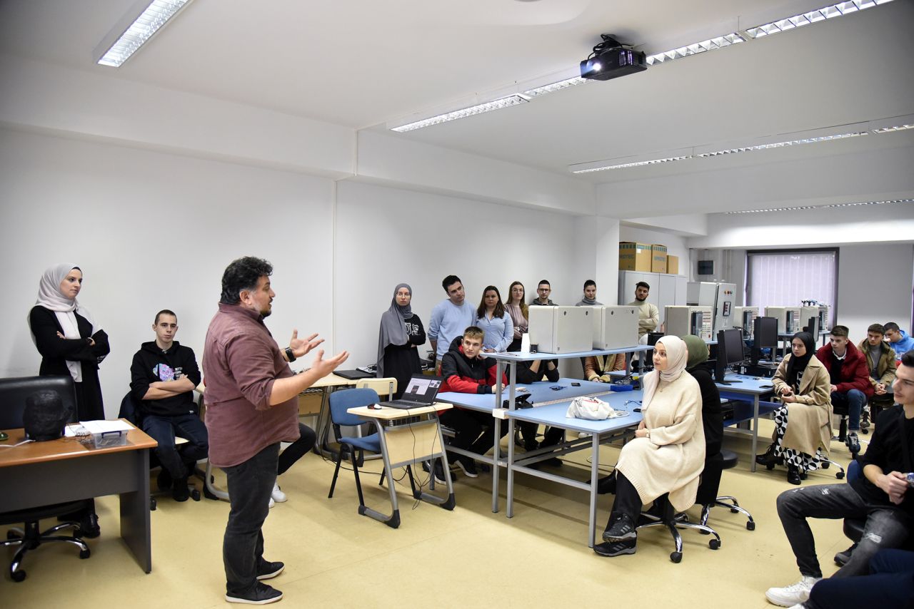 Uygulamalı Deneyim: GE "Show and Tell" Atölyesi Boşnak Lise Öğrencilerine İlhamlandırıyor