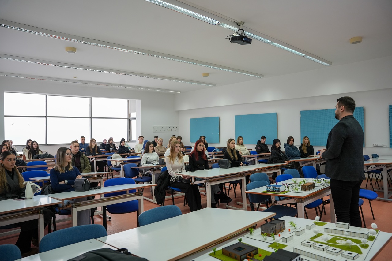 Geleceğin Mimarları, IUS Show & Tell Kış Okulunda ARCH Programını Keşfetti