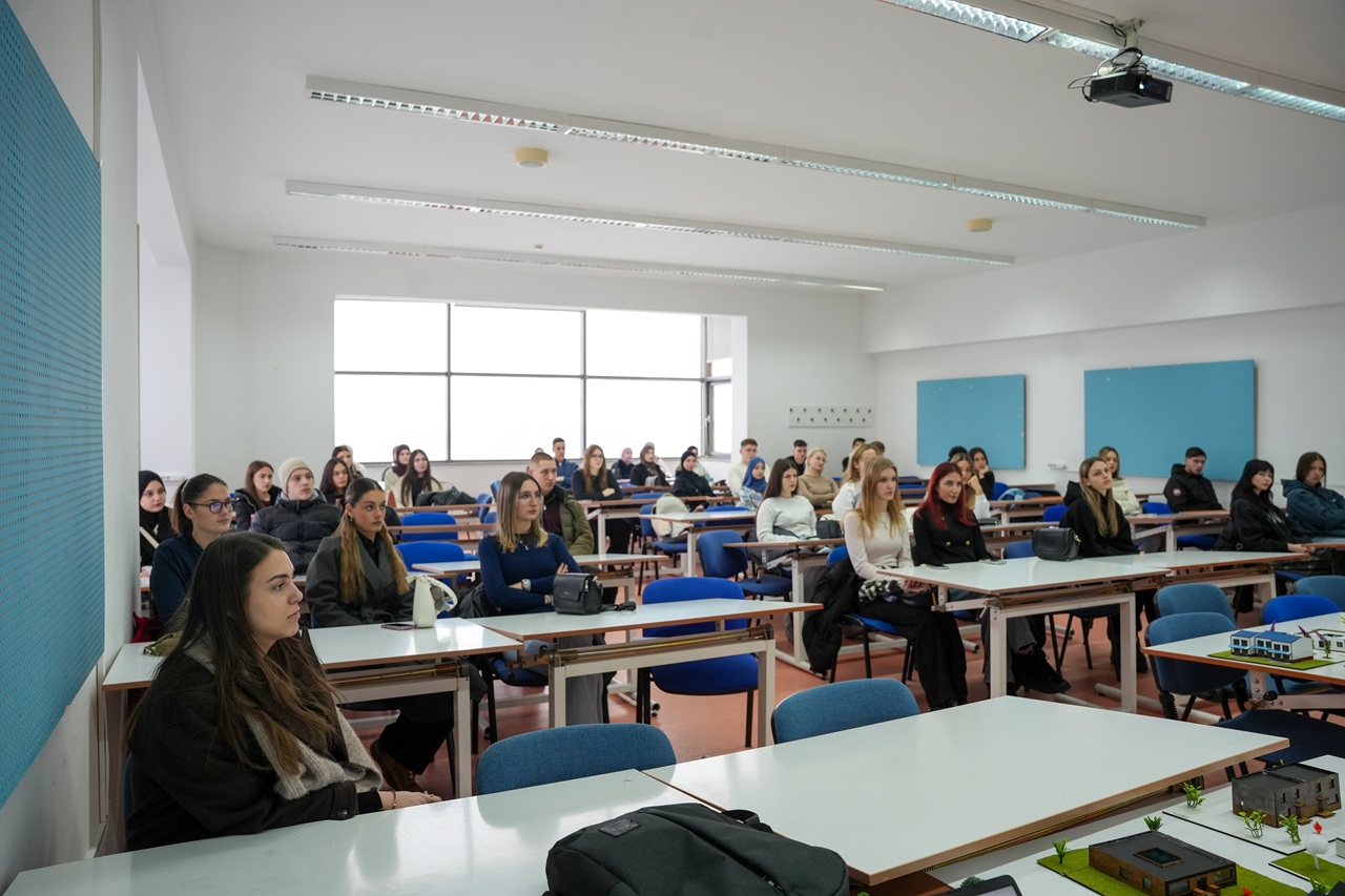 Future Architects Explore ARCH Program at IUS Show & Tell Winter School