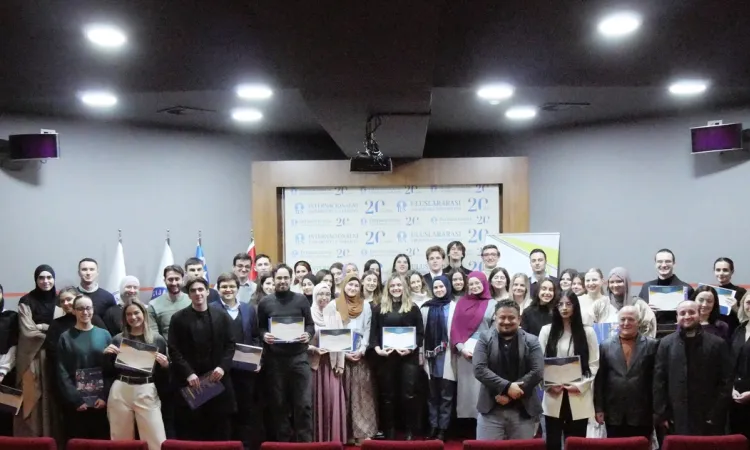 Odavanje počasti izvrsnosti na FENS-u: Dekanova počasna lista