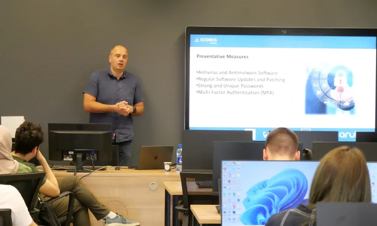 Kodeks d.o.o. CEO’su, IUS Öğrencileriyle Siber Güvenlik Uzmanlığını Paylaşıyor