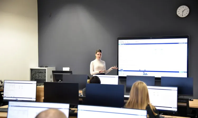 Budući inžinjeri računarskih nauka na CSE “Show and Tell” radionici