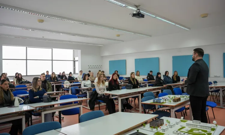 Geleceğin Mimarları, IUS Show & Tell Kış Okulunda ARCH Programını Keşfetti