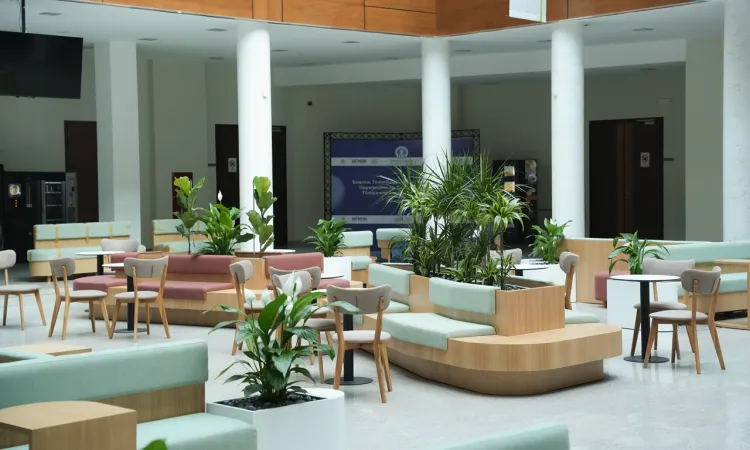 Kampüse Taze Bir Dokunuş: ARCH Yeniden Tasarımıyla IUS Lobi ve Balkonları Yeşillendi